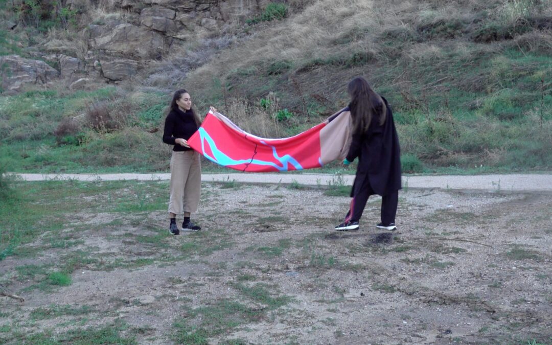 Challenge accepted: an improvisation game with the river flag